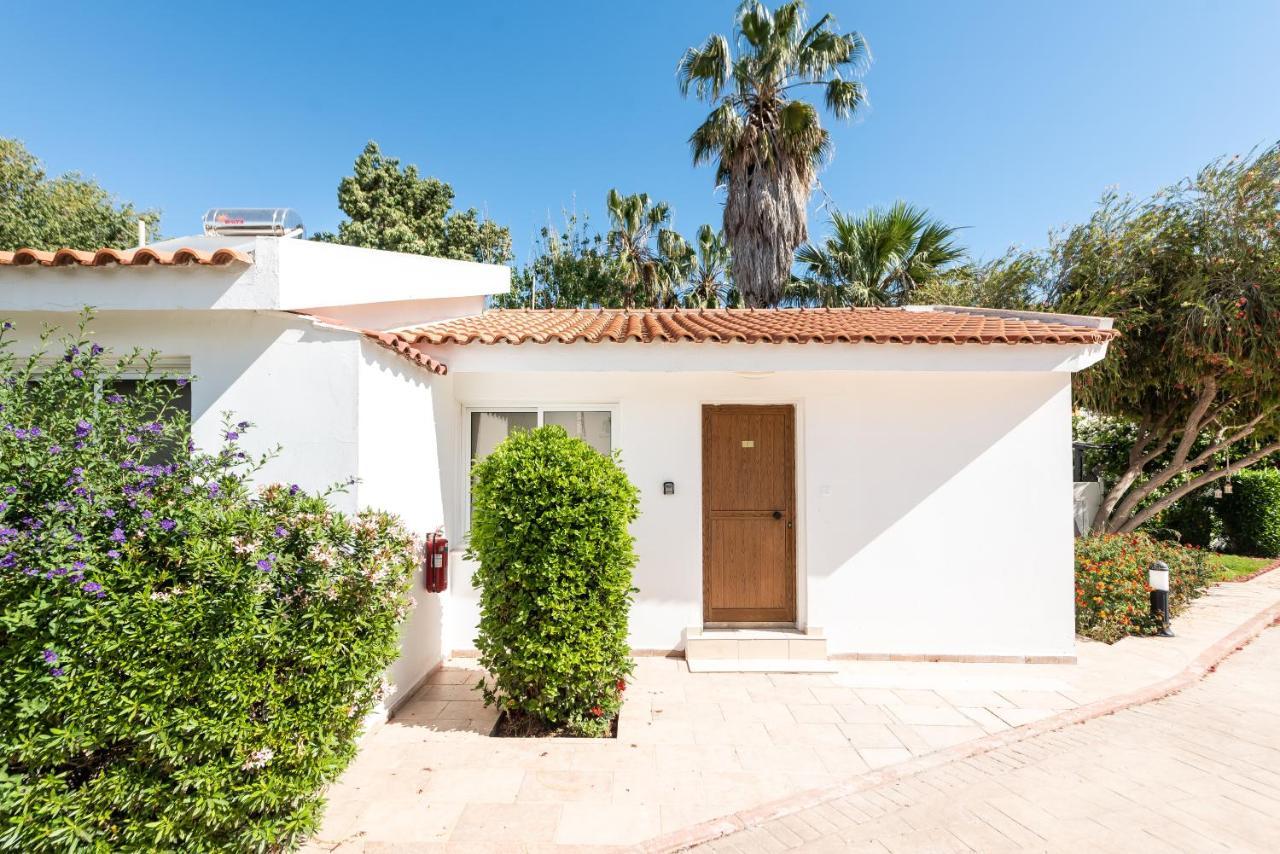 Fig Tree Z Holiday Resort Paralimni Exterior foto